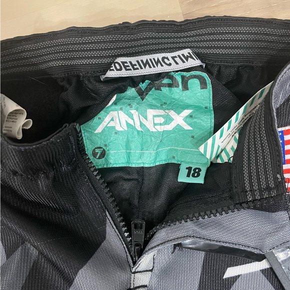 SEVEN motocross / BMX pants sz 18 - Picture 2 of 3